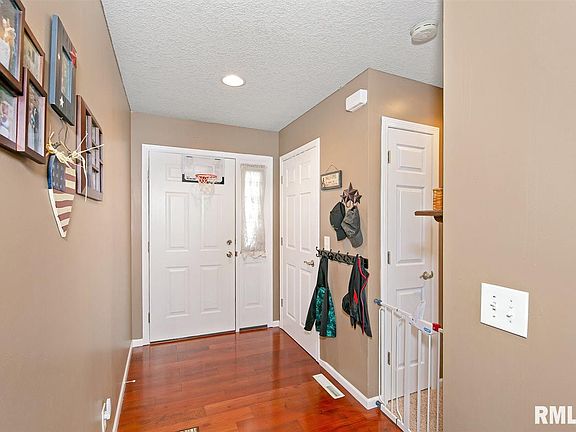 2nd image of 926 5th Avenue Dr W