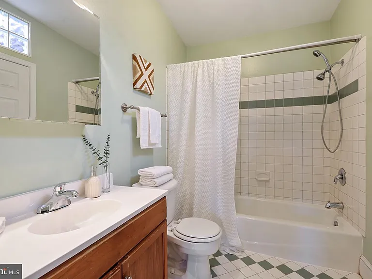 1528 Covington St — Photo 20