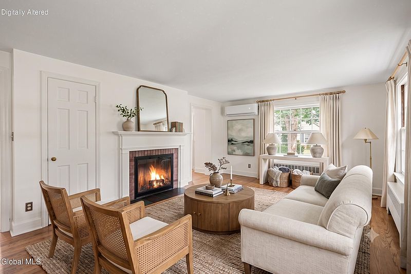 3rd image of 5 Woodridge Road