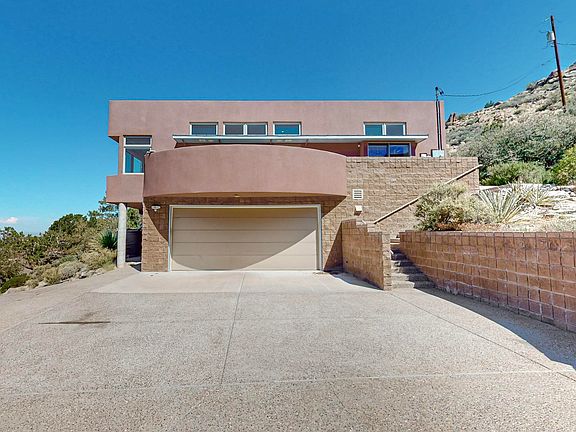5th image of 406 Camino De La Sierra NE