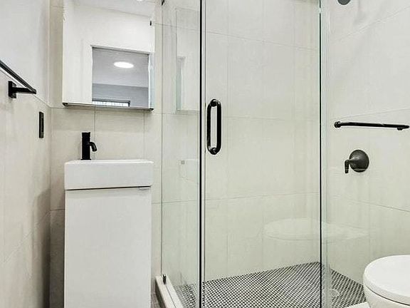5th image of 166 W 75th St #440
