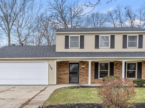 2109 Skyhawk Dr, Fort Wayne, IN 46815