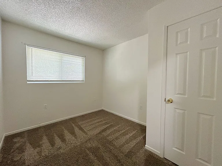 Agate Ave. - 1342 — Photo 10