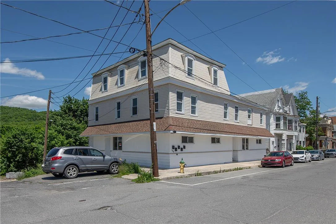 149 W Ridge St — Photo 1