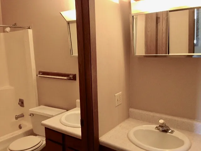 1138 Imperial Cir #5 — Photo 8