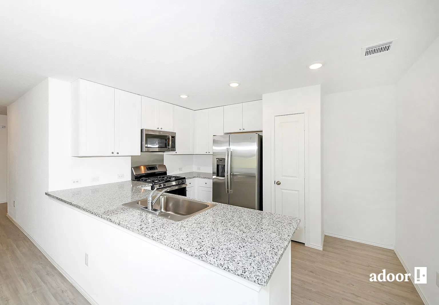 4 bed, 2.0 bath, 1667 sqft, $1,925 — Photo 2