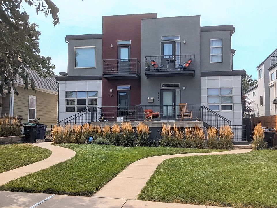 Front of house: yard and front patio