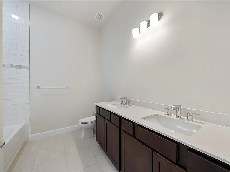 818 SE Courances Dr — Photo 34