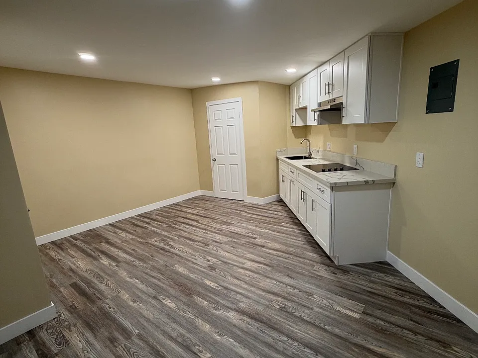15014 Ragus St