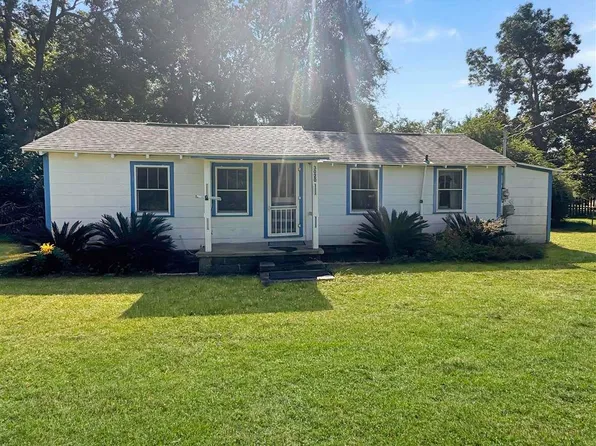 3020 Woodbury Cir, Cantonment, FL 32533