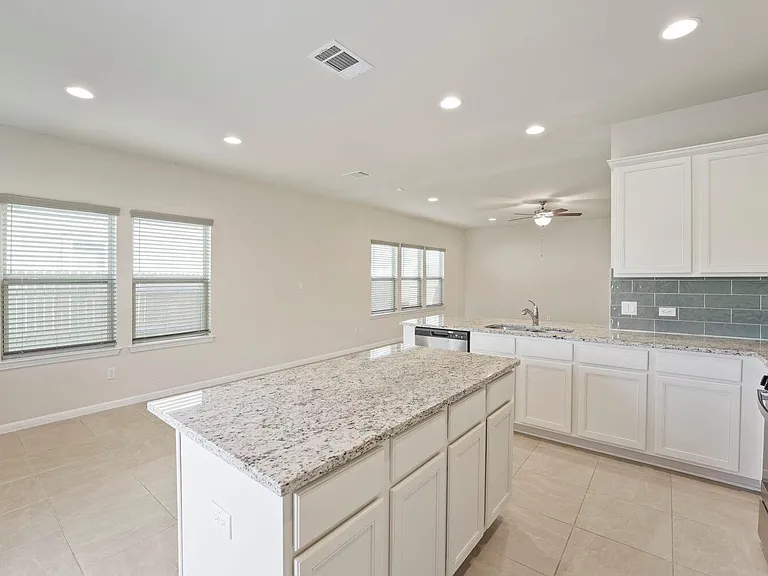 202 Driftwood Ln — Photo 9