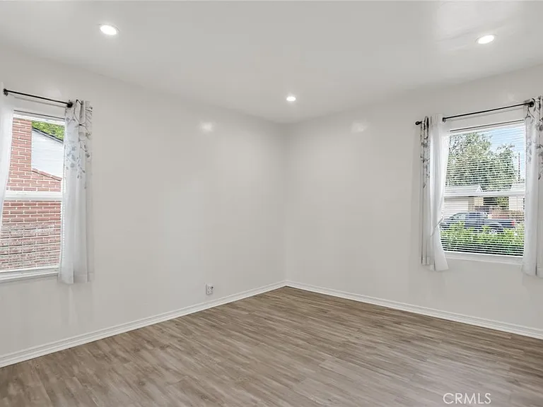 1527 N Avon St — Photo 10