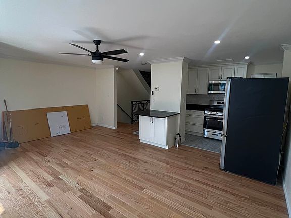 4th image of 431 Brook Ave #2