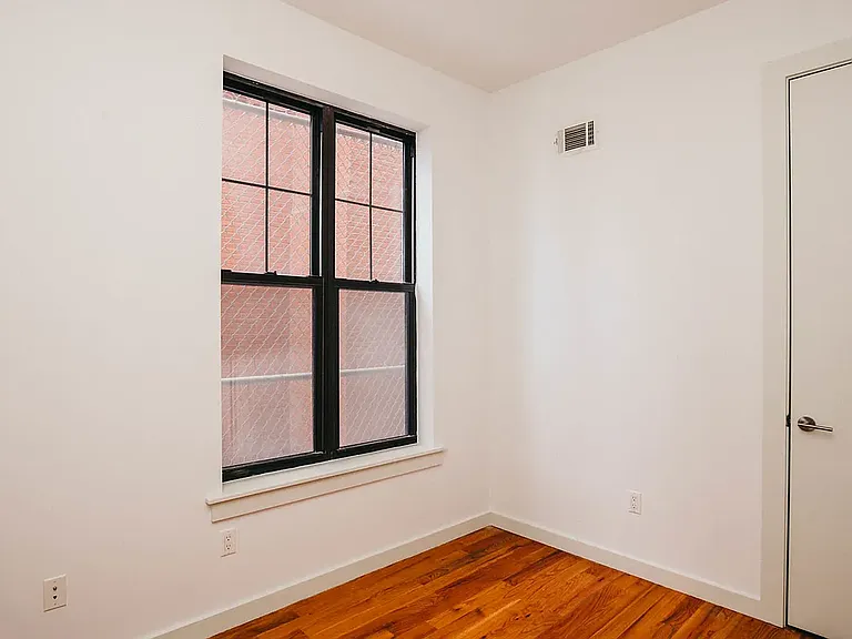 330 Harman St #1L — Photo 13