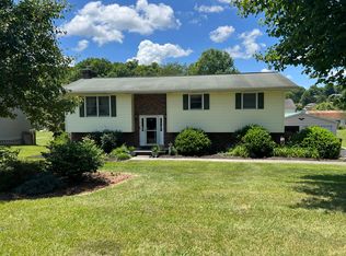 2019 Ridgefield Rd, Johnson City, TN 37601