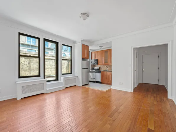 52 Clark Street image 1 of 7