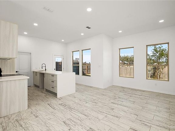 4th image of 805 Santa Lucia Dr