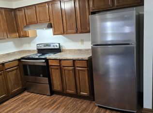 421 Concord Rd APT 15, Pewaukee, WI 53072