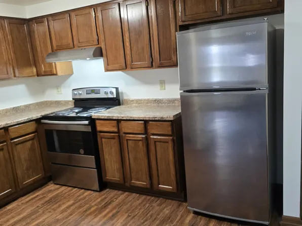 421 Concord Rd APT 15, Pewaukee, WI 53072