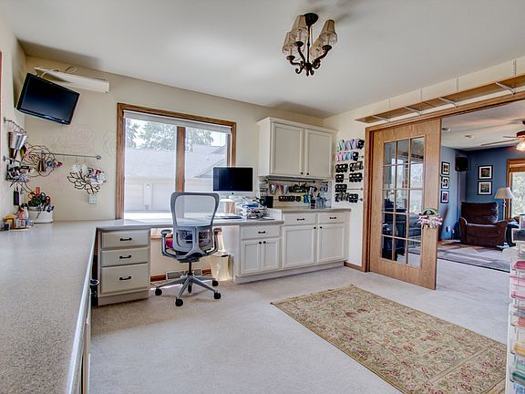 5th image of 204 Hunters Glen Ln