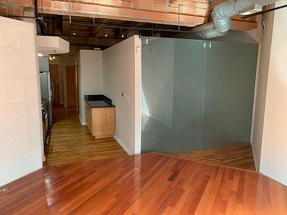 5th image of 2310 S Canal St Unit 209