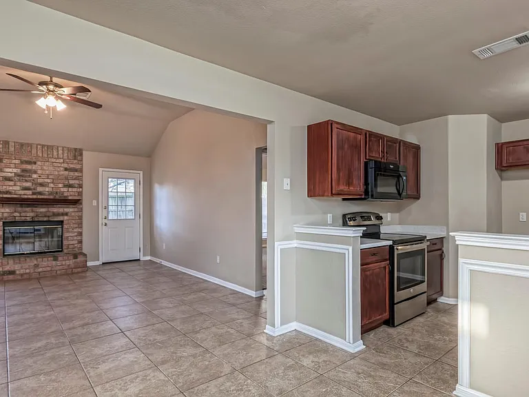 4806 Sterling Manor Dr — Photo 5