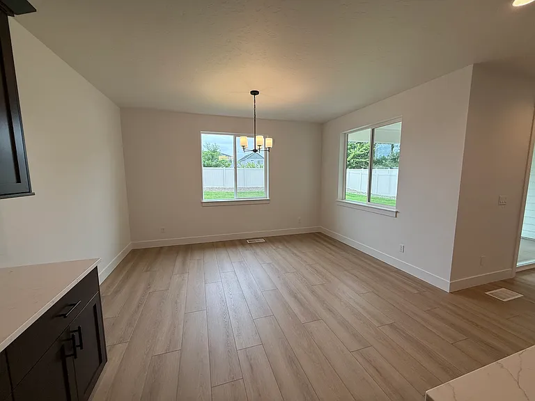 1481 N Burnam Ave — Photo 8