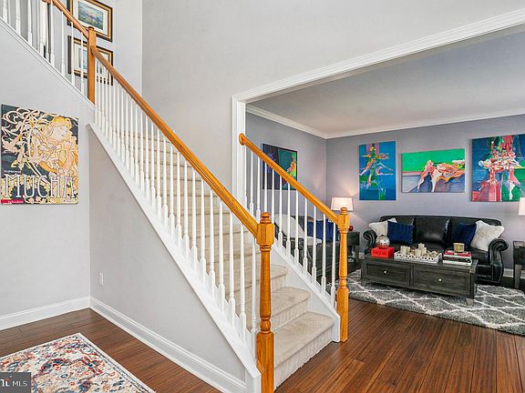 3rd image of 107 Cyprus Ln