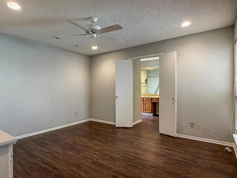 5128 Ledgestone Dr — Photo 11