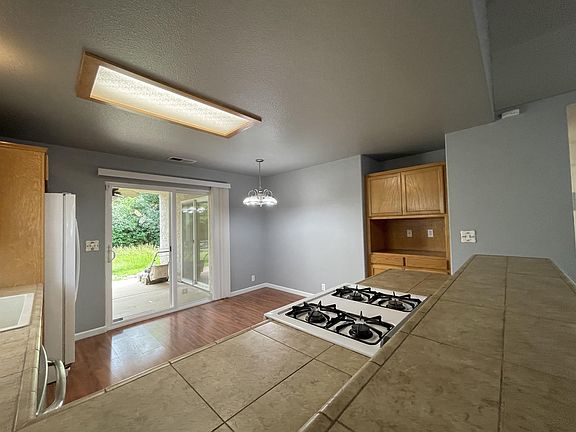5th image of 1657 East Ave