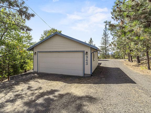3rd image of 943 Leafwood Dr