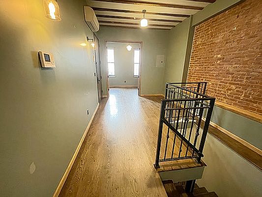5th image of 185 Montrose Ave #1L