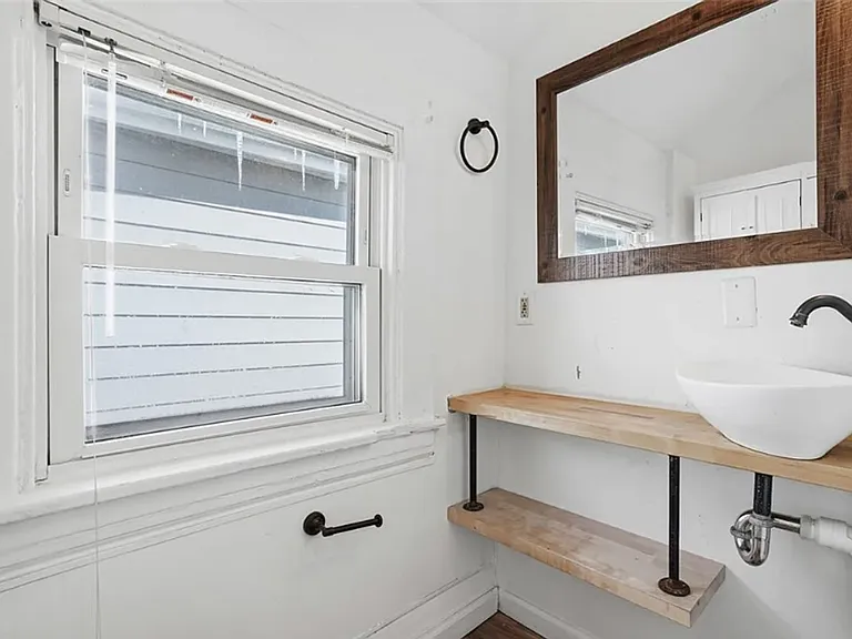 233 Edith St — Photo 15