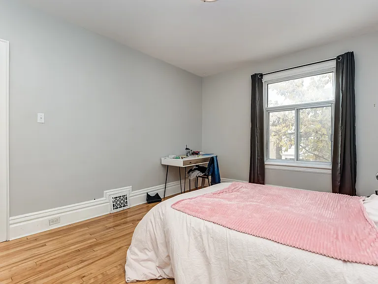 1074 Gladstone Ave — Photo 17
