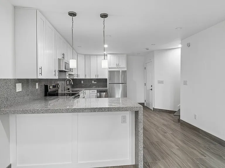 Renovated Oceanside Apartment Homes-MOVE IN PROMOTION! — Photo 10