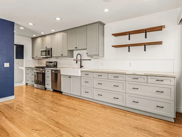 4866 Santa Cruz Ave — Photo 8