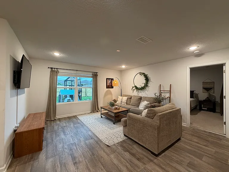 5699 Guinevere Ln — Photo 18