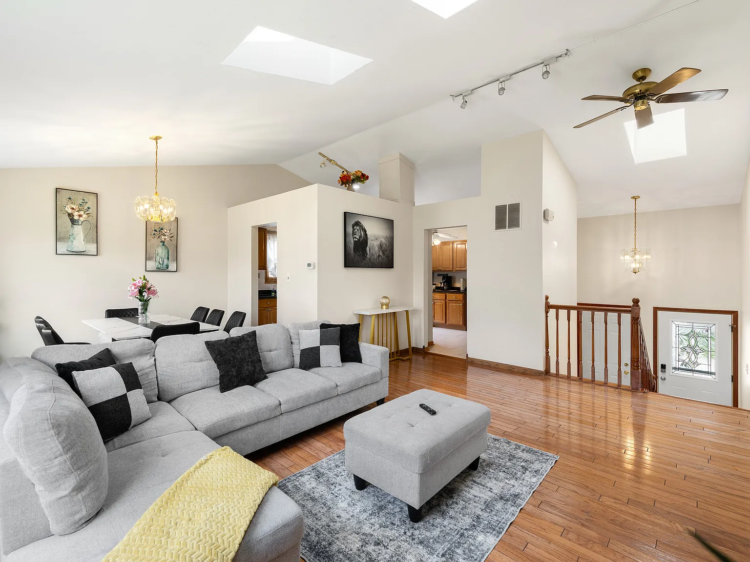 4 bed, 1850 sqft, $11,900 — Photo 3