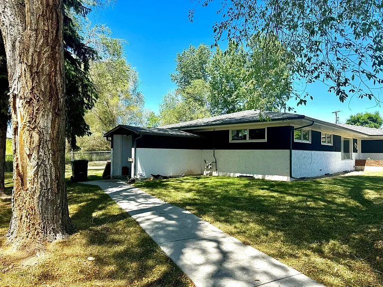 2434 Wyoming St — Photo 2