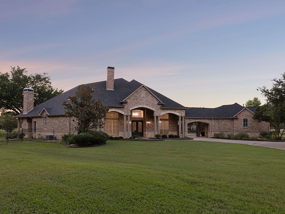 1st image of 105 Lake Trail Dr