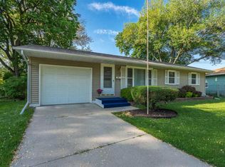 2420 W 38th Pl, Davenport, IA 52806