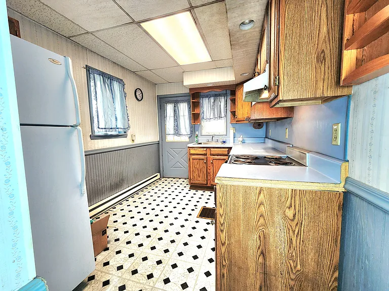16 E Pine St — Photo 2