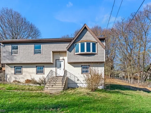 120 Lakeside Blvd, Hopatcong Boro, NJ 07843