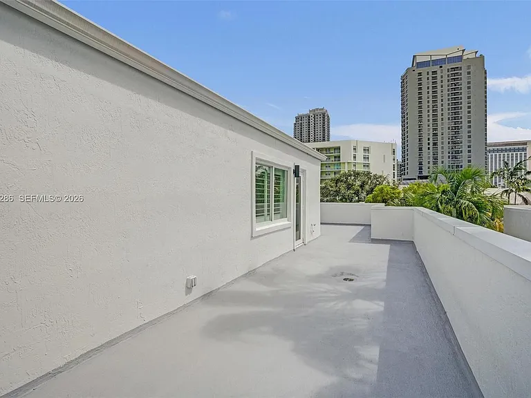 453 SW 5th Ave — Photo 75