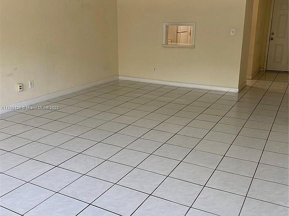 4th image of 1400 NE 191st St APT 204