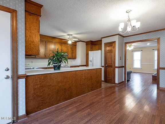 2nd image of 2350 Miller Cir