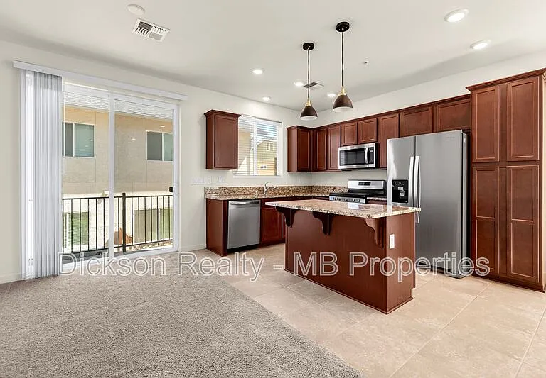 520 Logan Jacob Ln — Photo 2