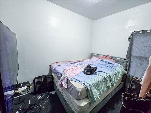 5th image of 524 Dewey Ave