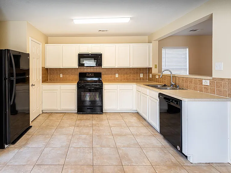3603 Avalon Castle Dr — Photo 14