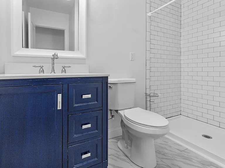 31 Penn St #D — Photo 8